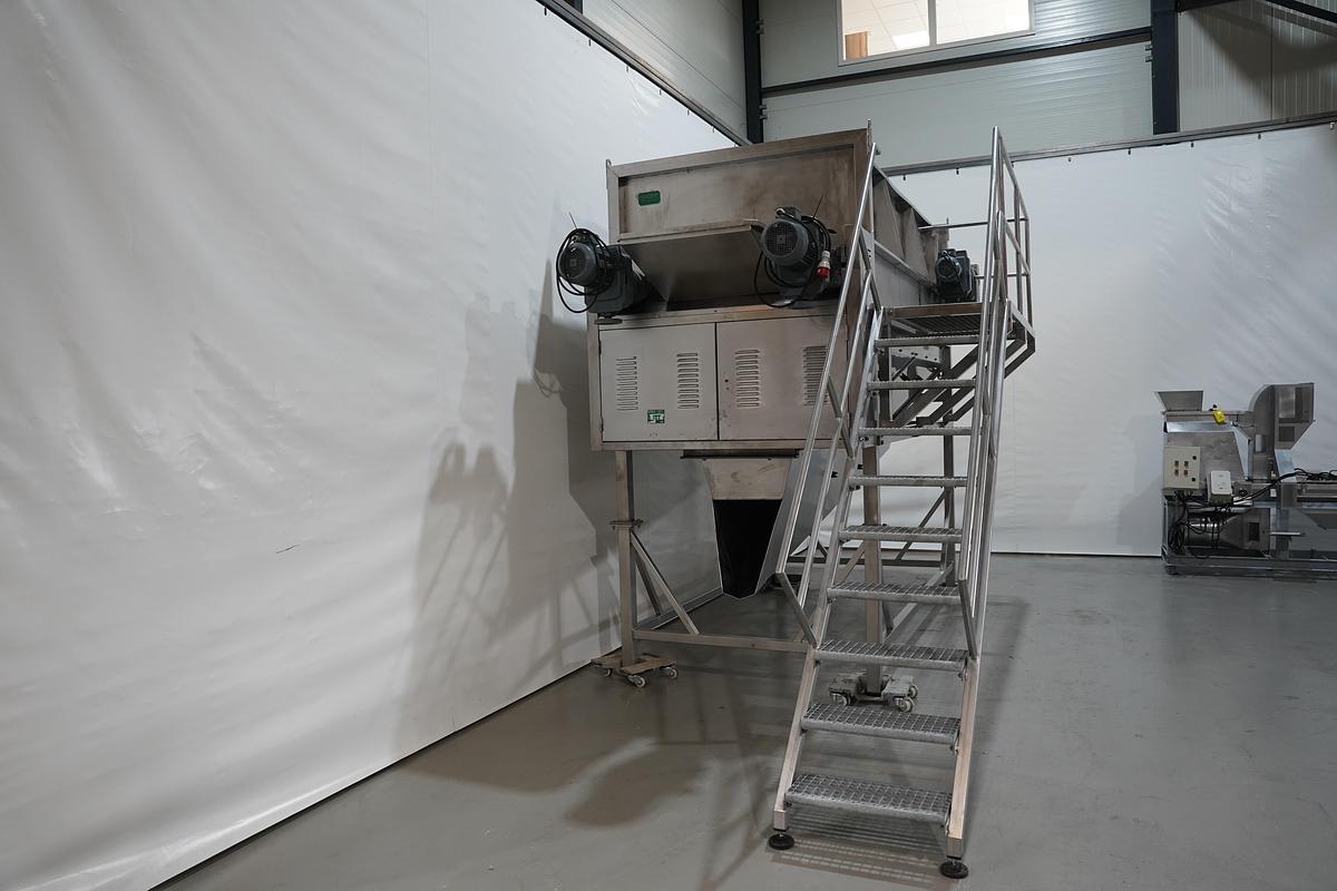 Gebruikt 2005 Dornow industriële schilmachine