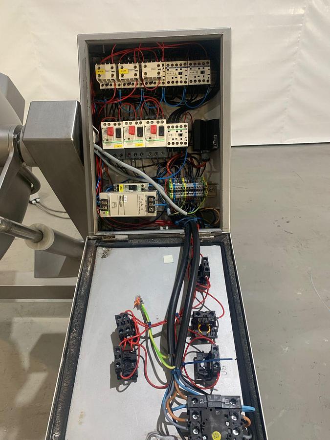 Gebruikt 1998 Vakona Mixer, 300FM2