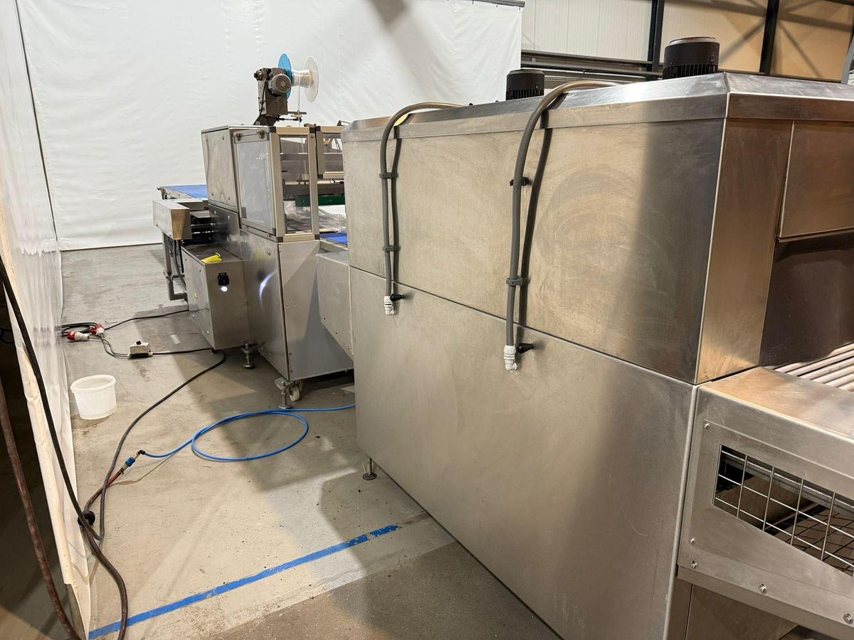 Gebruikt 2019 Ulma Flow pack wrapping machine met krimptunnel, type PV-550