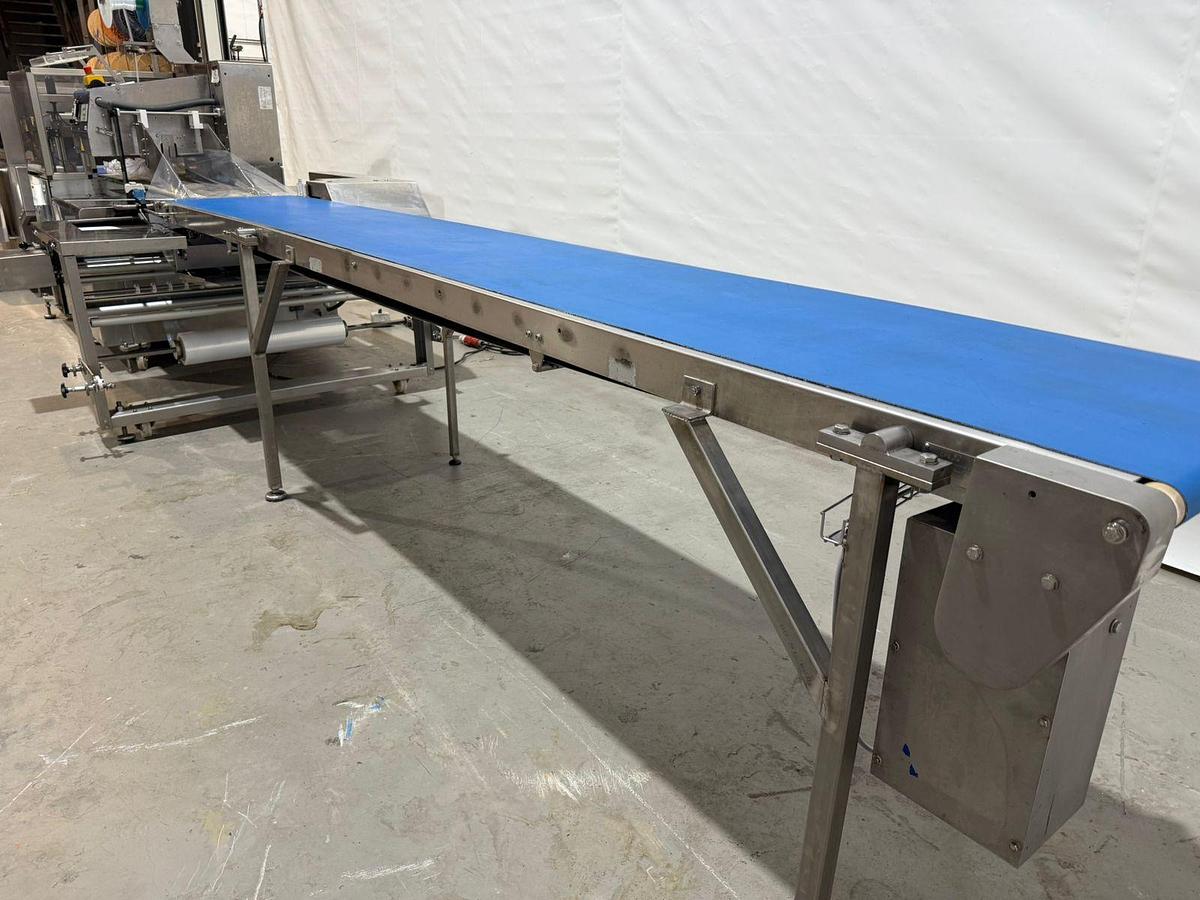 Gebruikt 2019 Ulma Flow pack wrapping machine met krimptunnel, type PV-550