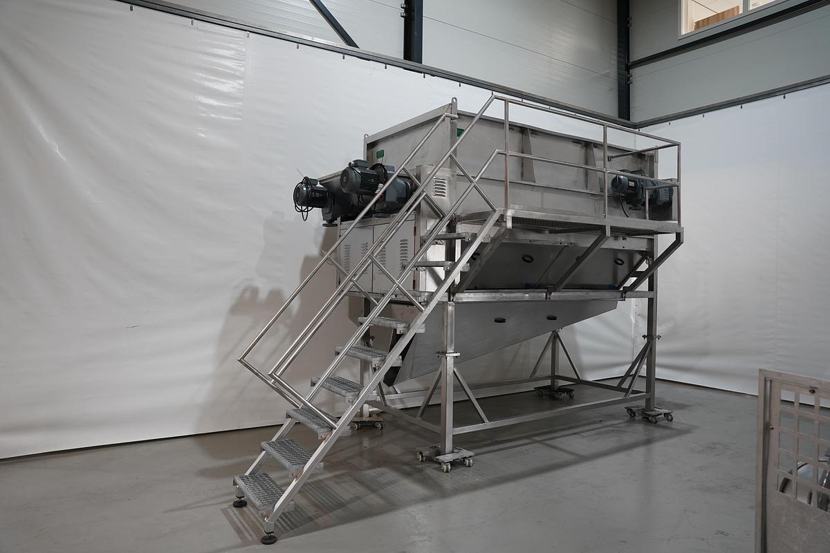 Gebruikt 2005 Dornow industriële schilmachine