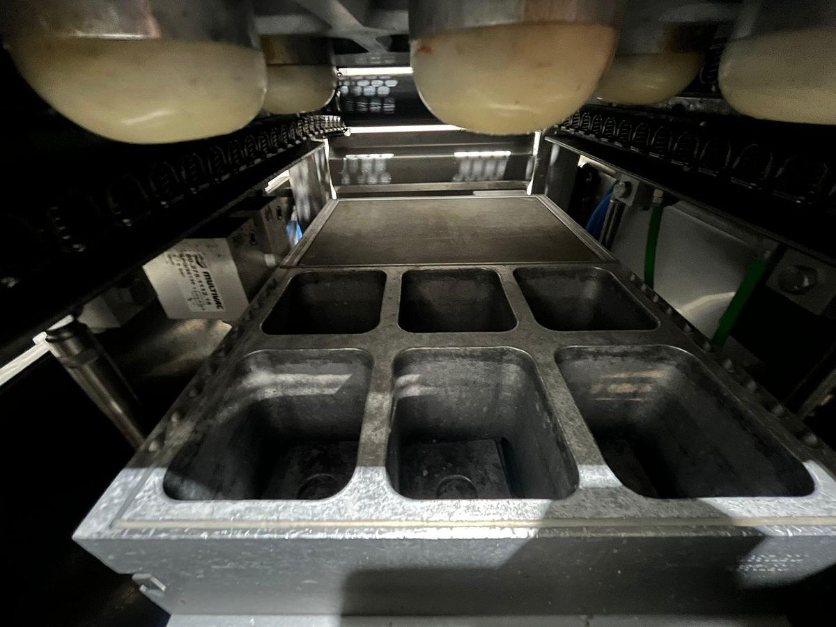 Gebruikt 2008 Multivac Dieptrekverpakkingsmachine R245