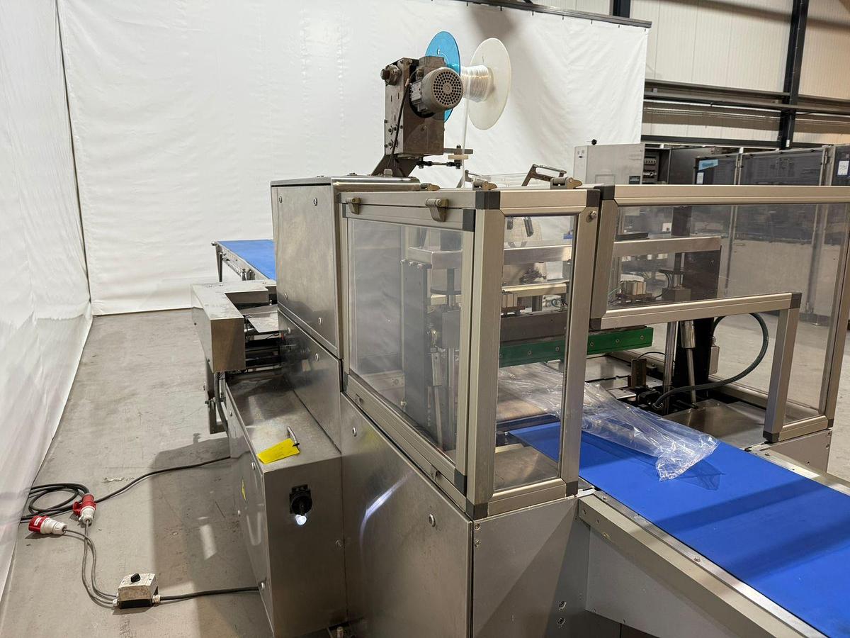 Gebruikt 2019 Ulma Flow pack wrapping machine met krimptunnel, type PV-550