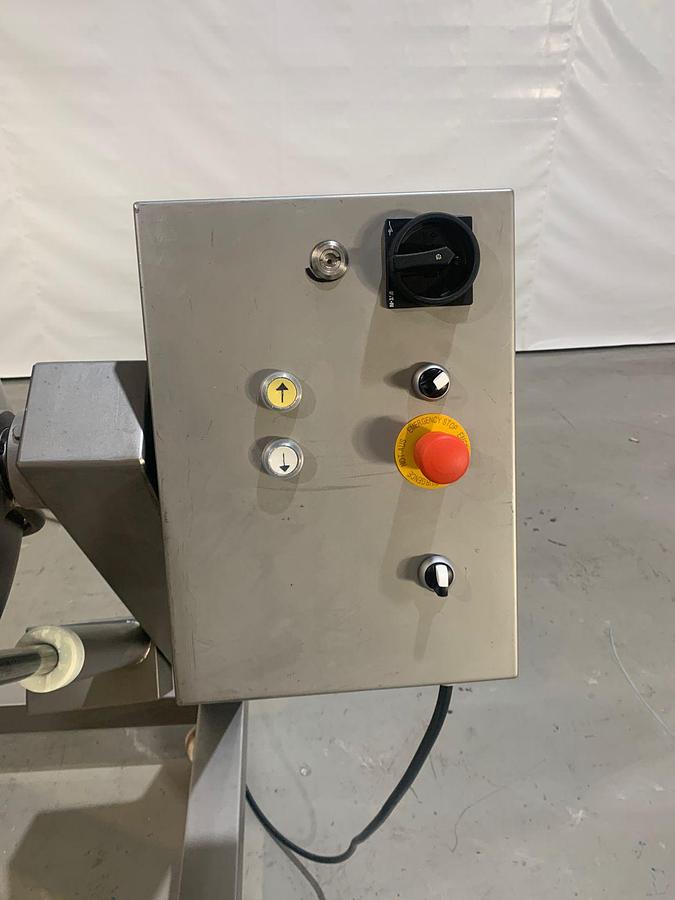 Gebruikt 1998 Vakona Mixer, 300FM2