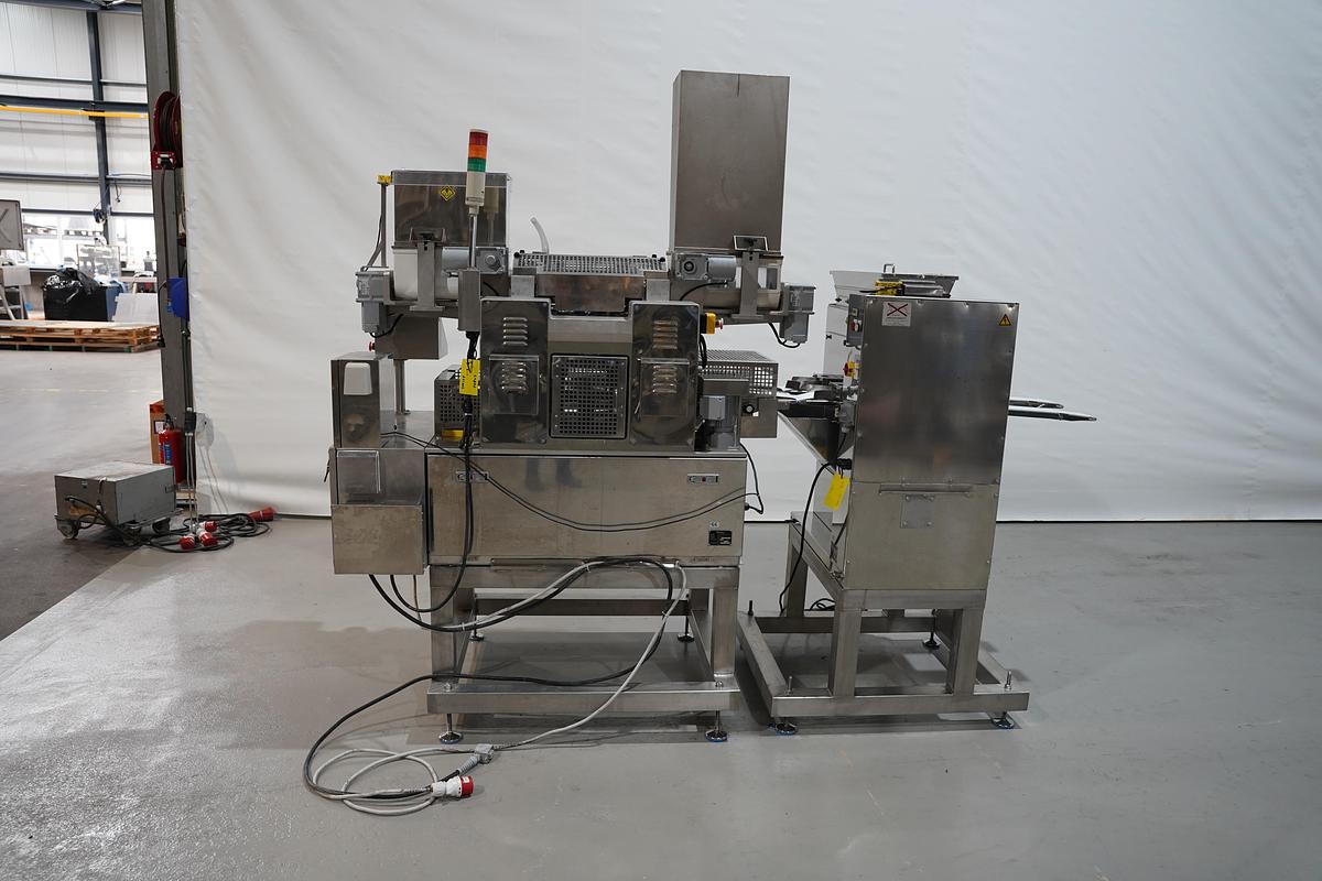 Gebruikt 2006 Rheon vormmachine met bebloeming