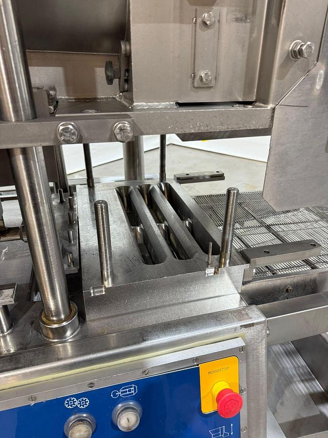 Gebruikt 2002 GEA Multiformer, Type MLF400