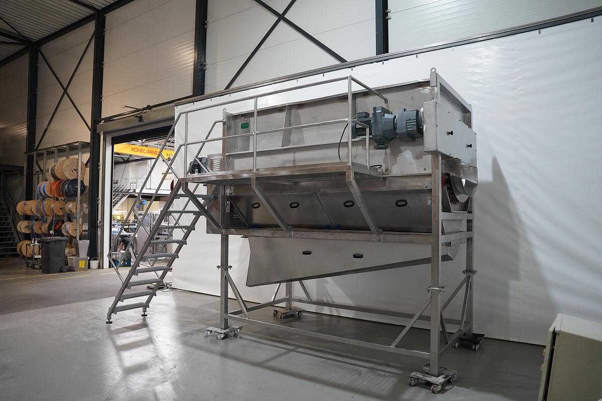 Gebruikt 2005 Dornow industriële schilmachine