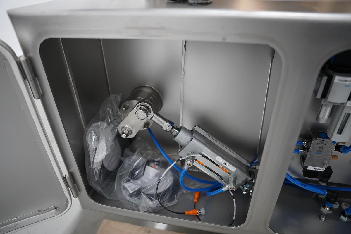 2020 Dinnissen Batch Menger, type 304-30-2x3