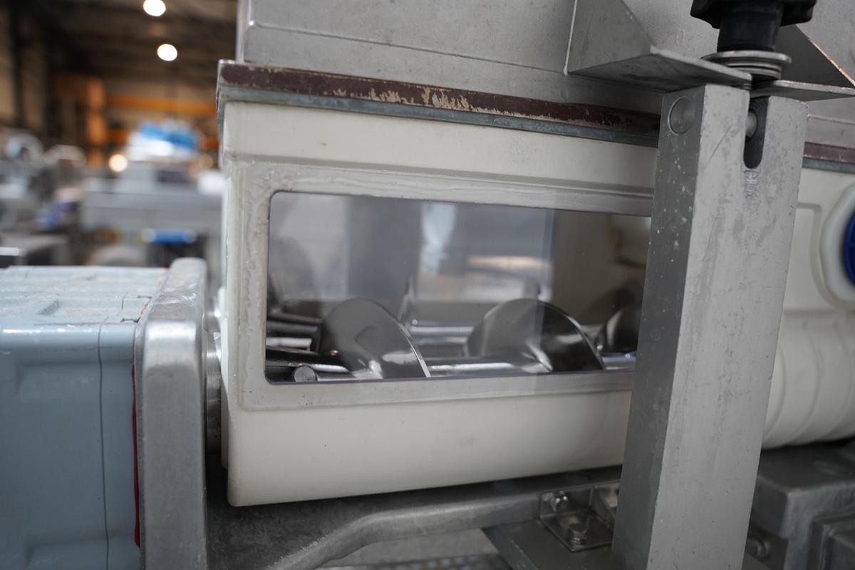Gebruikt 2006 Rheon vormmachine met bebloeming