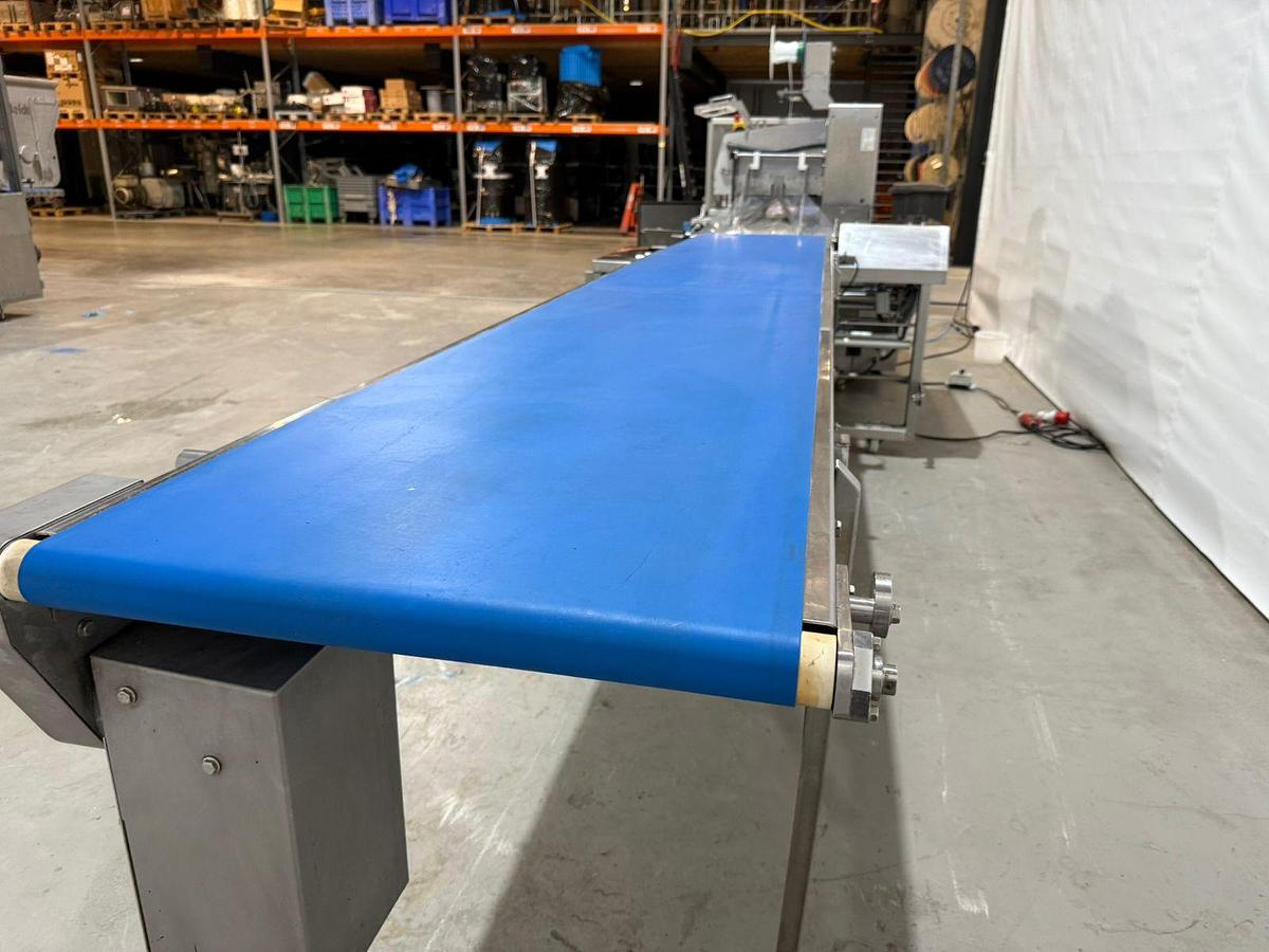 Gebruikt 2019 Ulma Flow pack wrapping machine met krimptunnel, type PV-550