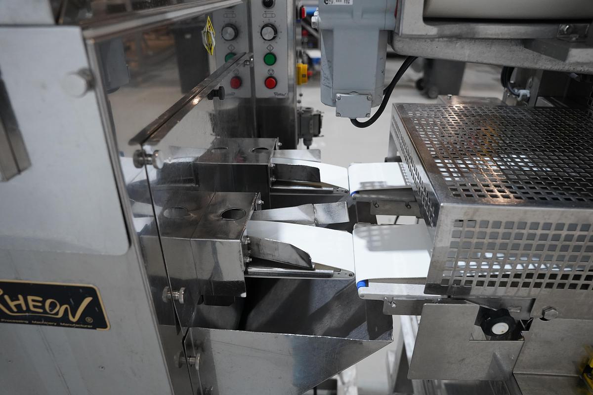 Gebruikt 2006 Rheon vormmachine met bebloeming