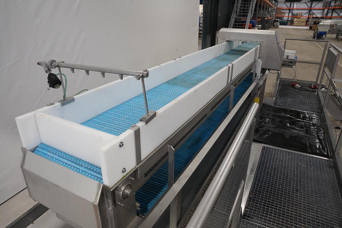 Gebruikt 2009 Ioma/Boldtusystems Transportband met metaaldetector en bordes