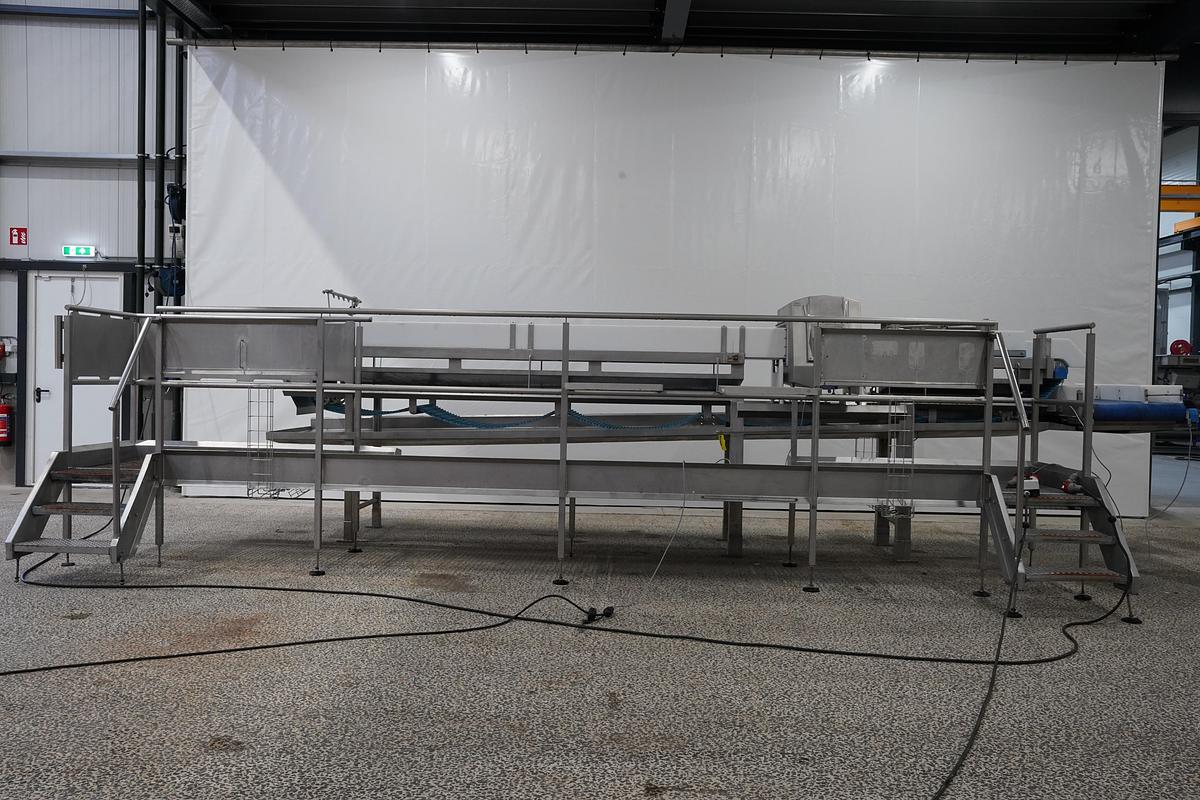 Gebruikt 2009 Ioma/Boldtusystems Transportband met metaaldetector en bordes