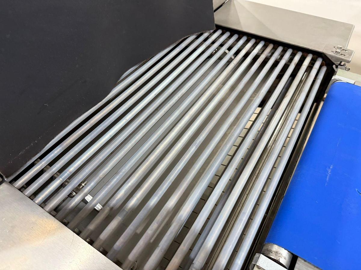 Gebruikt 2019 Ulma Flow pack wrapping machine met krimptunnel, type PV-550