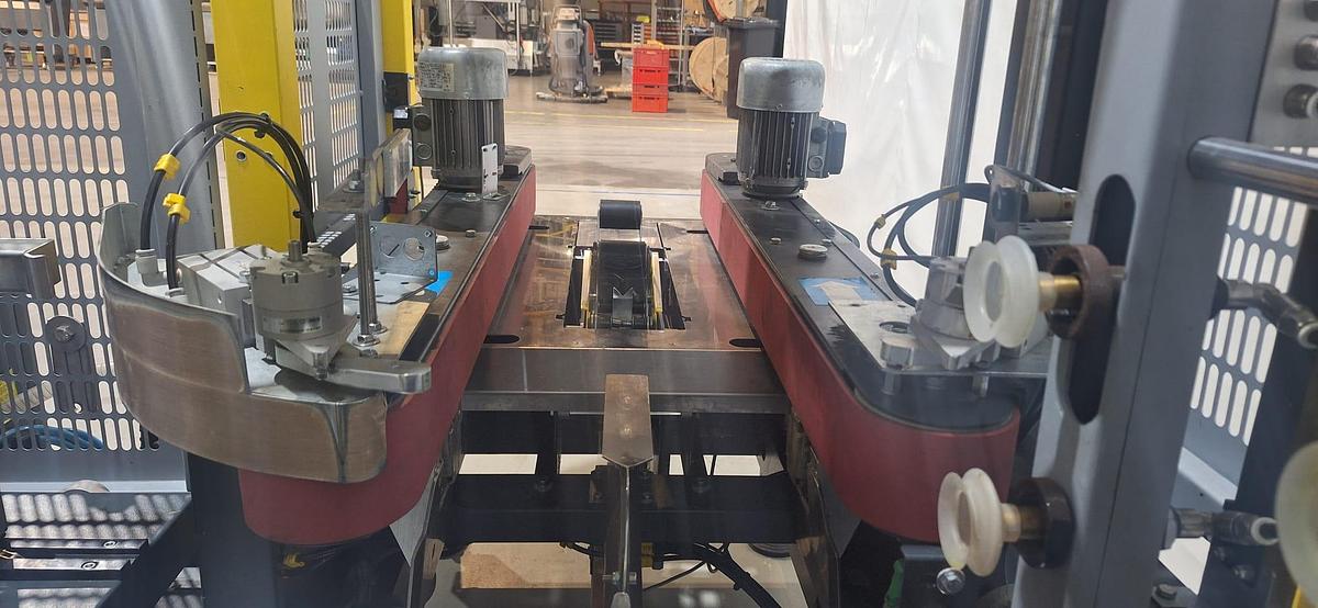 Gebruikt 2011 Siat Dozenvouwer/taper, type F344 SX