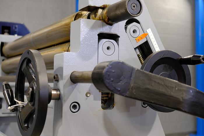 UZMA RS model Hand operated geared Bending rollers 90mm diameter