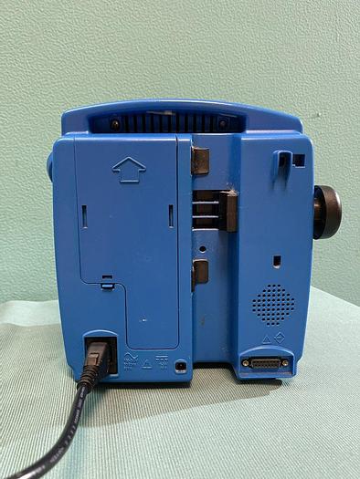 Used GE DINAMAP Pro 300V2 Patientenmonitor mit Schlauch, Blutdruckmanschette und SpO2 Fingersensor