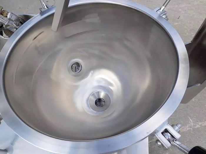 Used 10 GALLON LEE VACUUM AGITATED PRESSURE KETTLE - S/S - 90 PSI JACKET