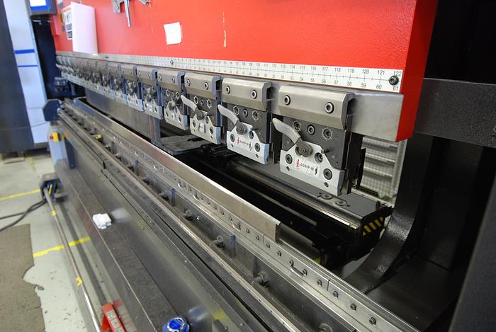 Used 146 TON X 122.4", AMADA 2015, HG1303, SERVO/HYDRAULIC CNC PRESS BRAKE