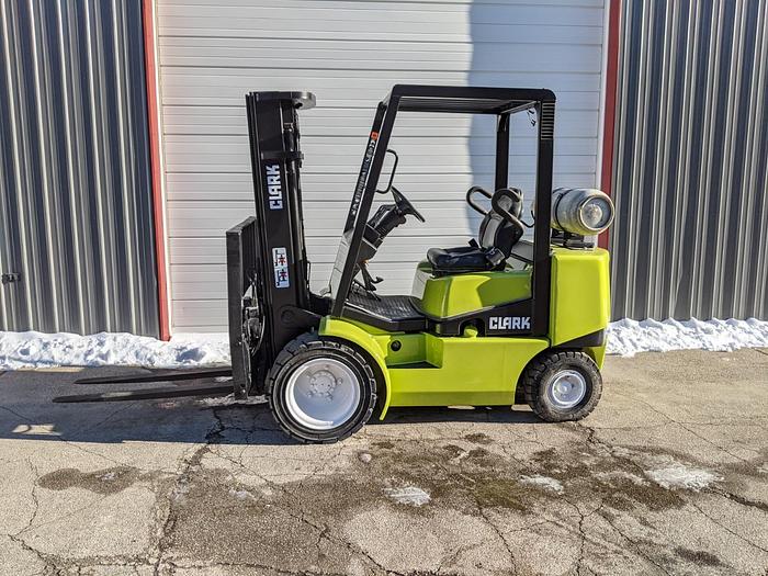 Used 1999 CLARK CGP 25