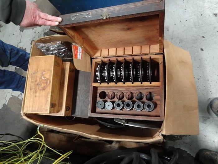 Used GIDDINGS & LEWIS MODEL HR947 WINSLOWMATIC DRILL GRINDER