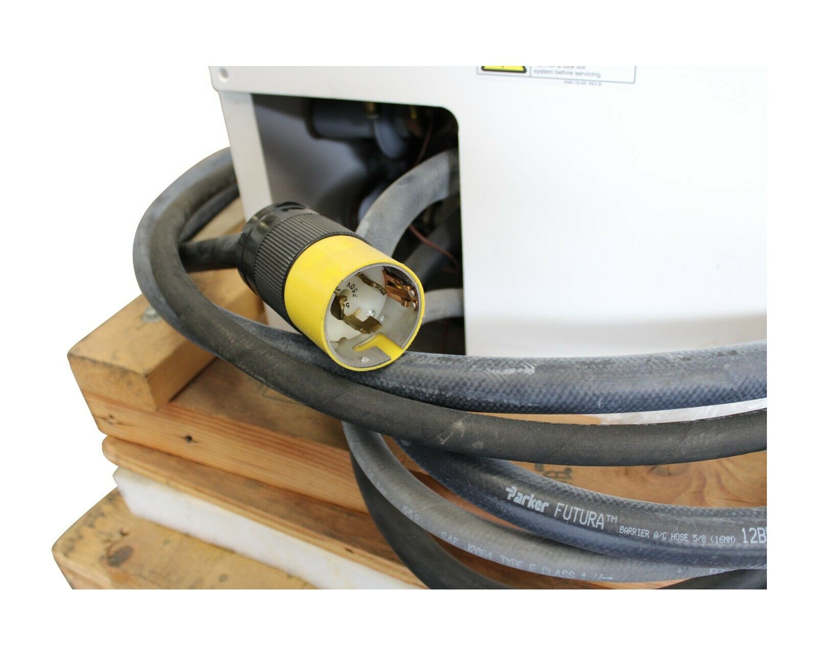 Used 2006 Advanced Thermal Sciences CHILLER 208 VAC 3P 50/60 HZ DX-01