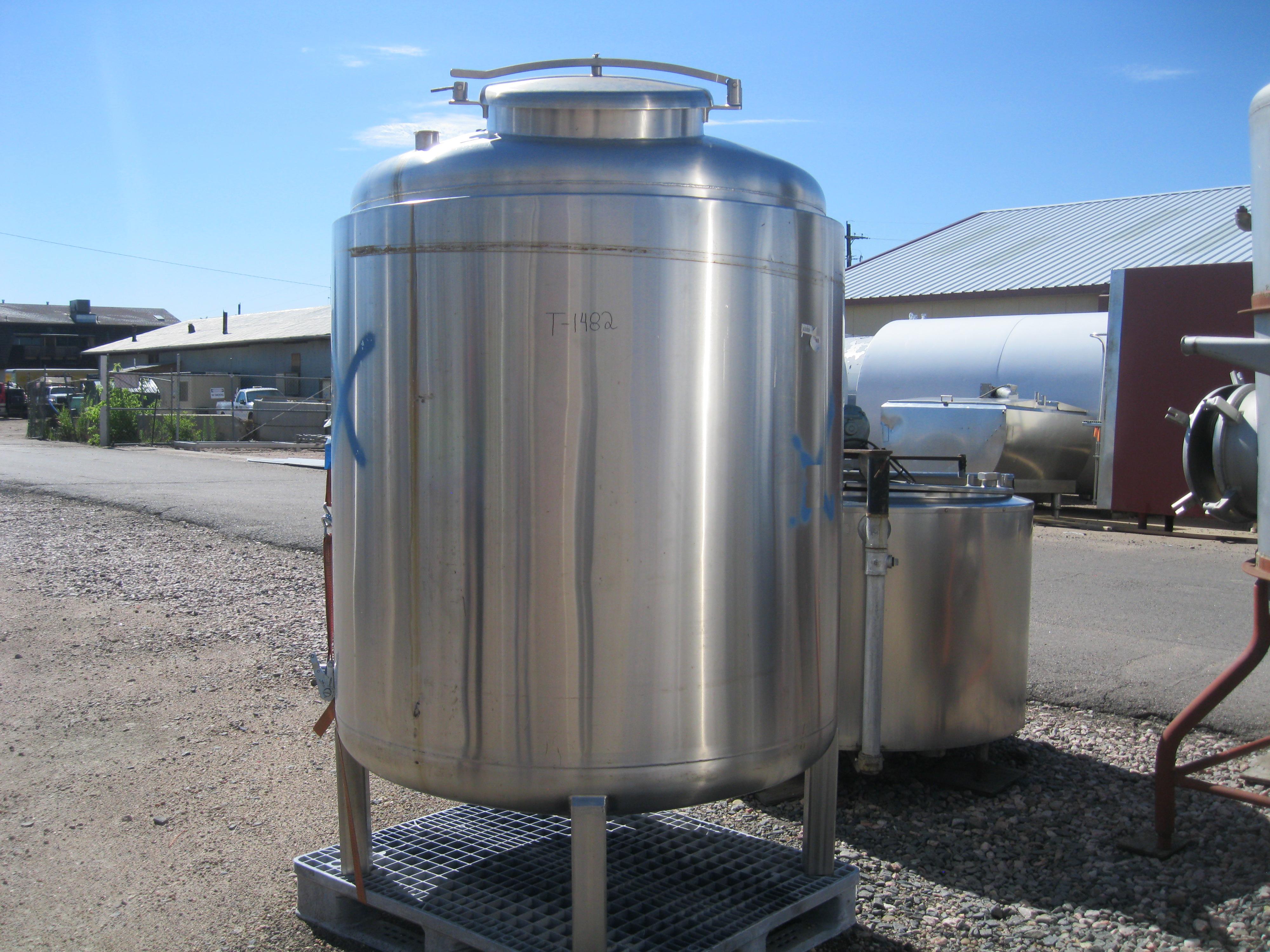 Usado 400 GALLON STORAGE TANK