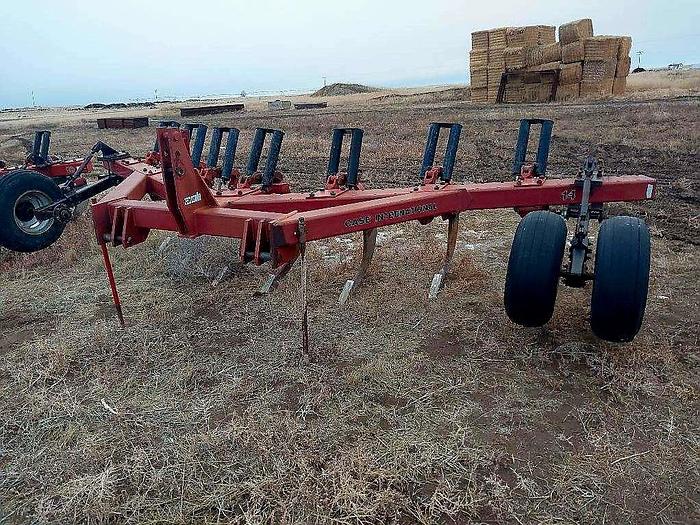 Used Case 14 Ripper - 7 Shank  ** Includes 2 Rippers **