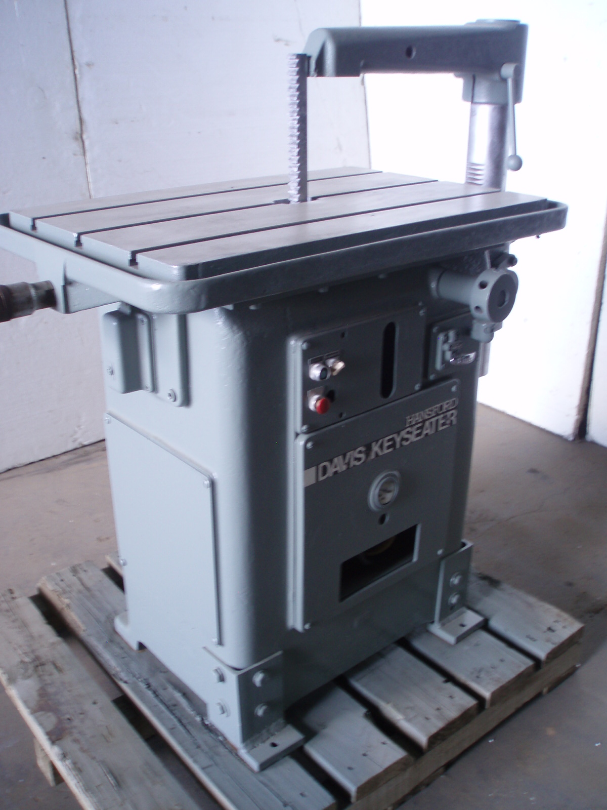 Used 1980 1/16"-1 1/2" Davis Hansford model DA-15B Automatic Keyseater DA-15B