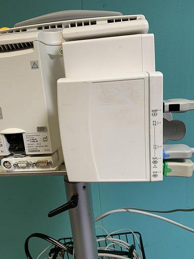 D'occasion GE F-FM-00 Patientenmonitor auf Trolley mit Zubehör, P1, P2, SPo2, T1, T2, NIBP, ECG