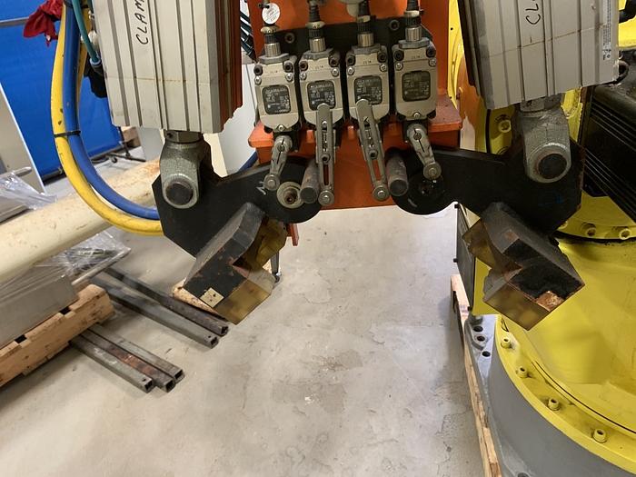 Used 2012 HYUNDIA MODEL HX400 400KG X 2573MM H REACH WITH Hi5-N80U CONTROLLER HX400 6 AXIS CNC ROBOT