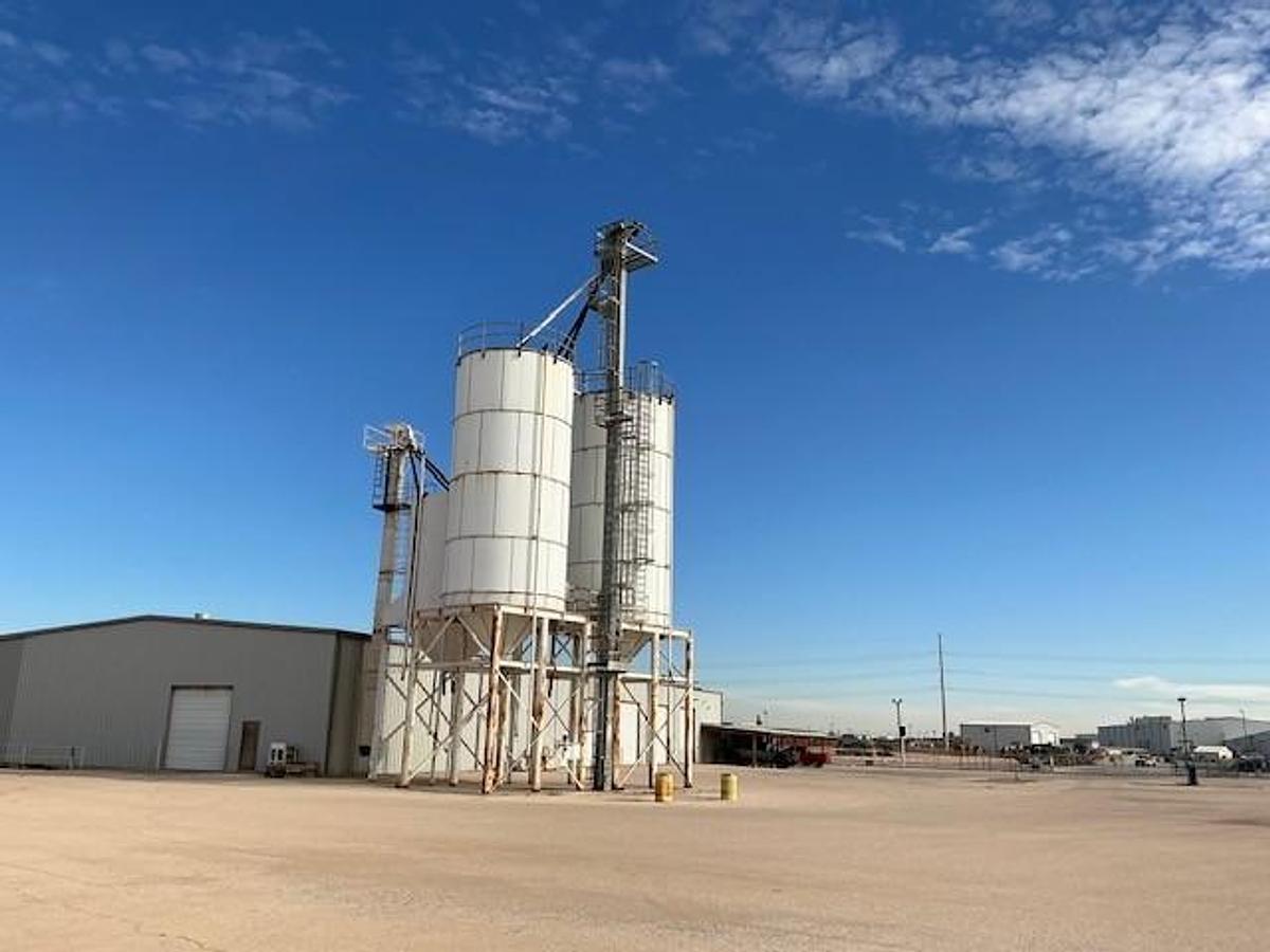 Used Silo storage systems (2 available)