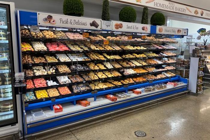 Cayuga Pastry Case W Ledge - 47" D