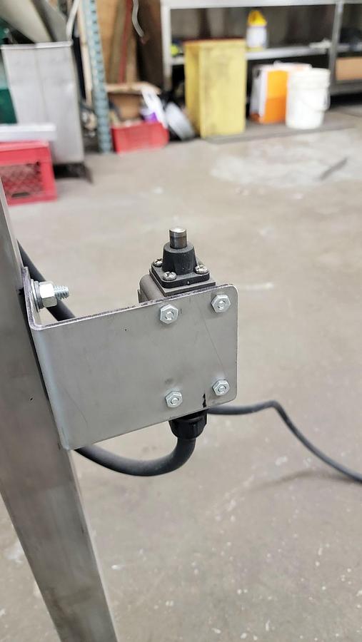 Banneton Elevated Storage Rack