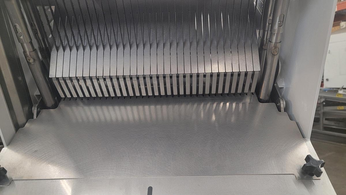 Demo Oliver Bread Slicer 747 Select - 1/2" Slice