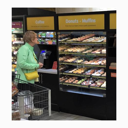 Cayuga Pastry Case w Ledge - 33" D