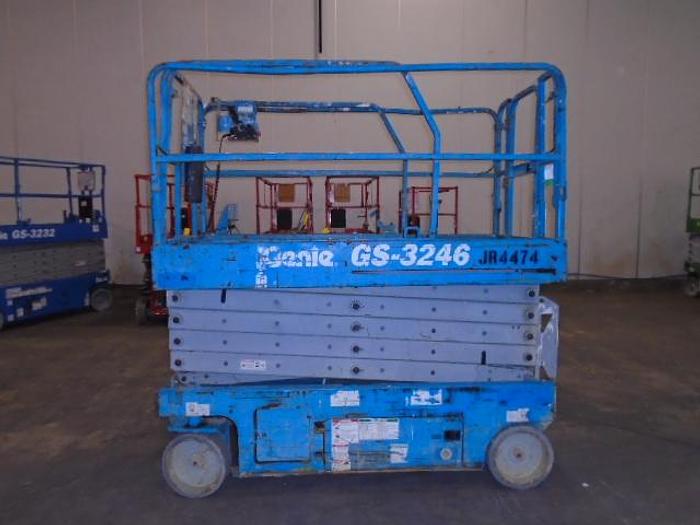 Used 2012 Genie GS-3246