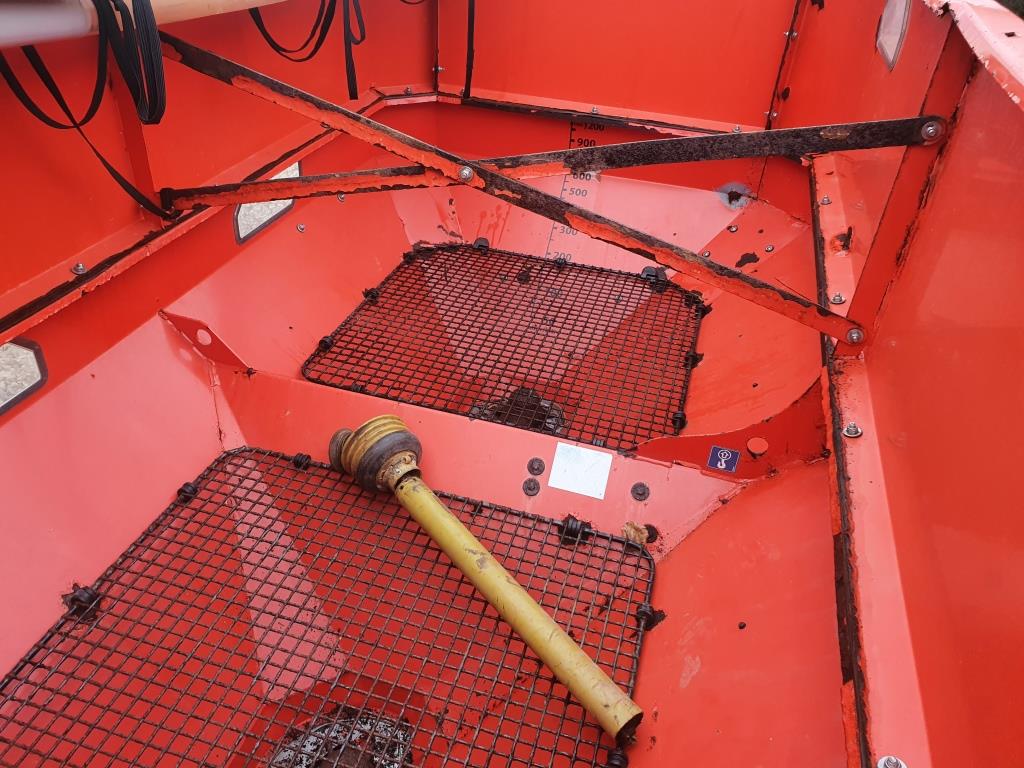 Used Kuhn Axis 30.1 Fertiliser Spreader