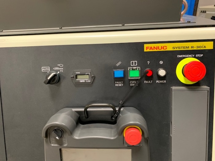 Used 2011 FANUC M900iA/350