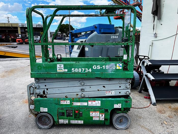 Used 2014 GENIE GS-1930 2WD DC Scissor Lift