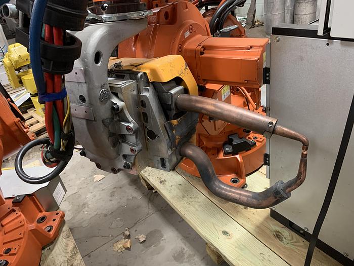 Used ABB IRB 6640 180/2.55 NEW 2014 WITH ARO SPOT WELDING GUN AND REXROTH WELDING CONTROLLER