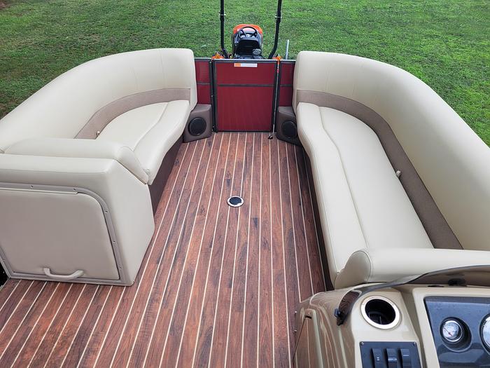 Used 2017 Crest 220 Tritoon for Sale in Harrisburg, Pennsylvania