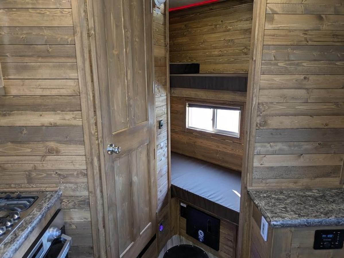 2026 Ice Castle Fish Houses 8' X 21V Missouri Riverbend Ranch [$1,000 OFF, SMART TV, FREE GENERATOR]