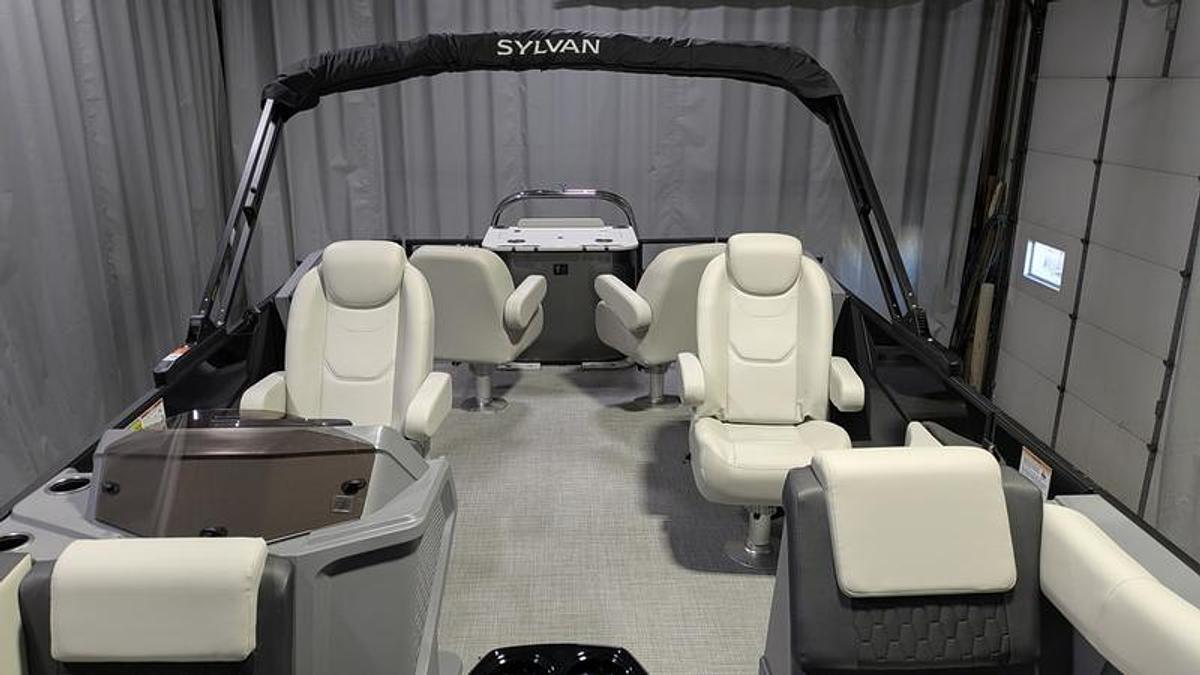 2026 Sylvan R-22 Party Fish