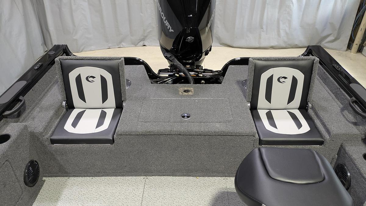 2026 Crestliner 2050 Fish Hawk WT Raptor Package