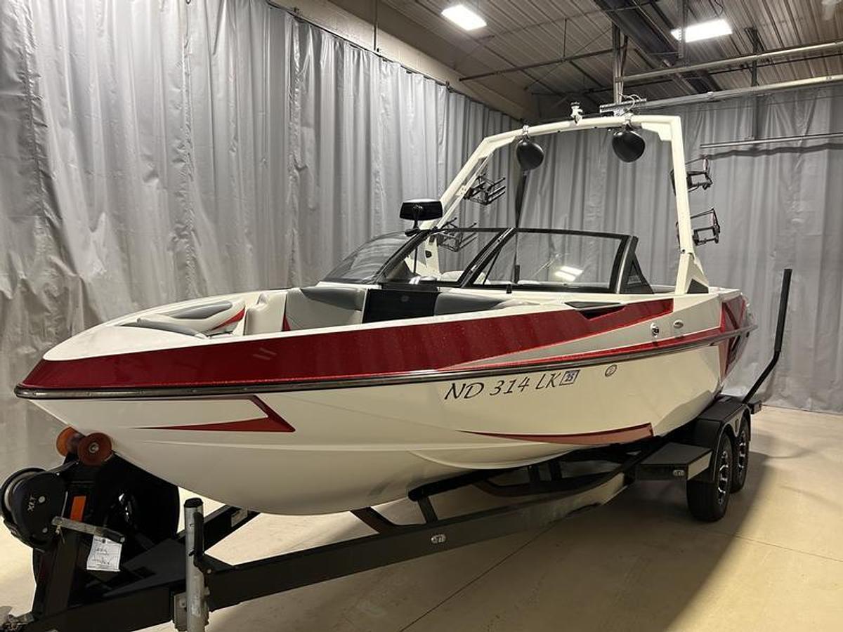 Used 2020 Axis Wake Research T22
