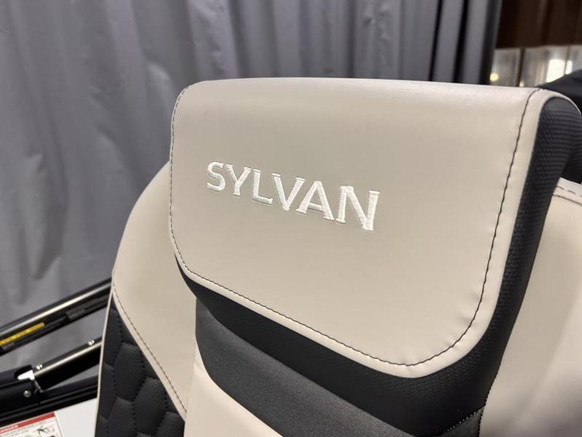 2026 Sylvan L3 Party Fish Port Fish