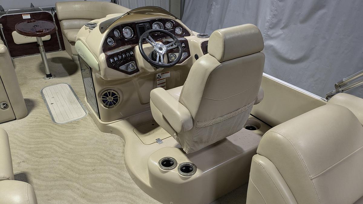 Used 2013 Starcraft Marine 256 Majestic