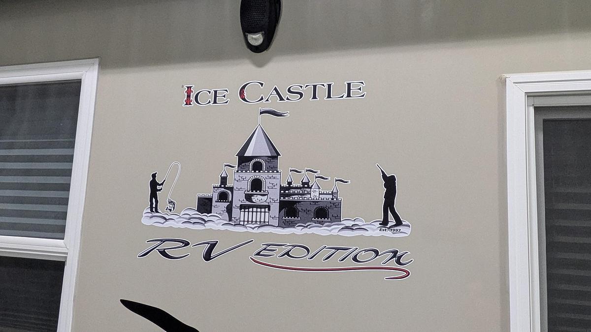 Used 2025 Ice Castle Fish Houses 8' X 21V RV