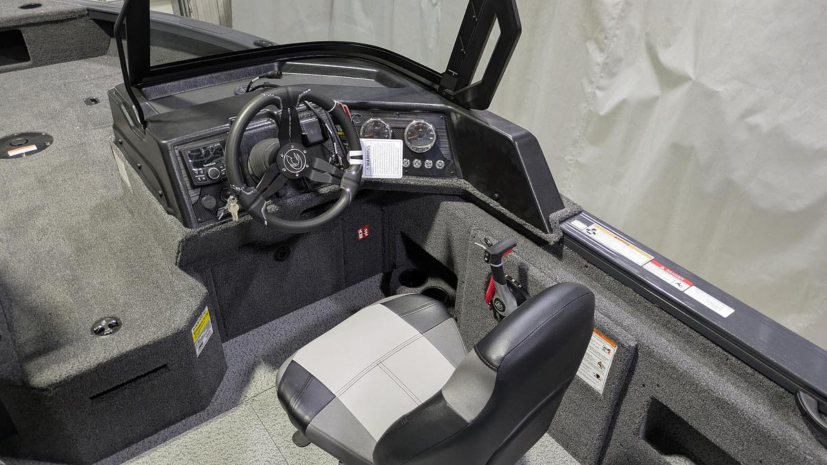 2026 Crestliner 1850 Fish Hawk Raptor Package
